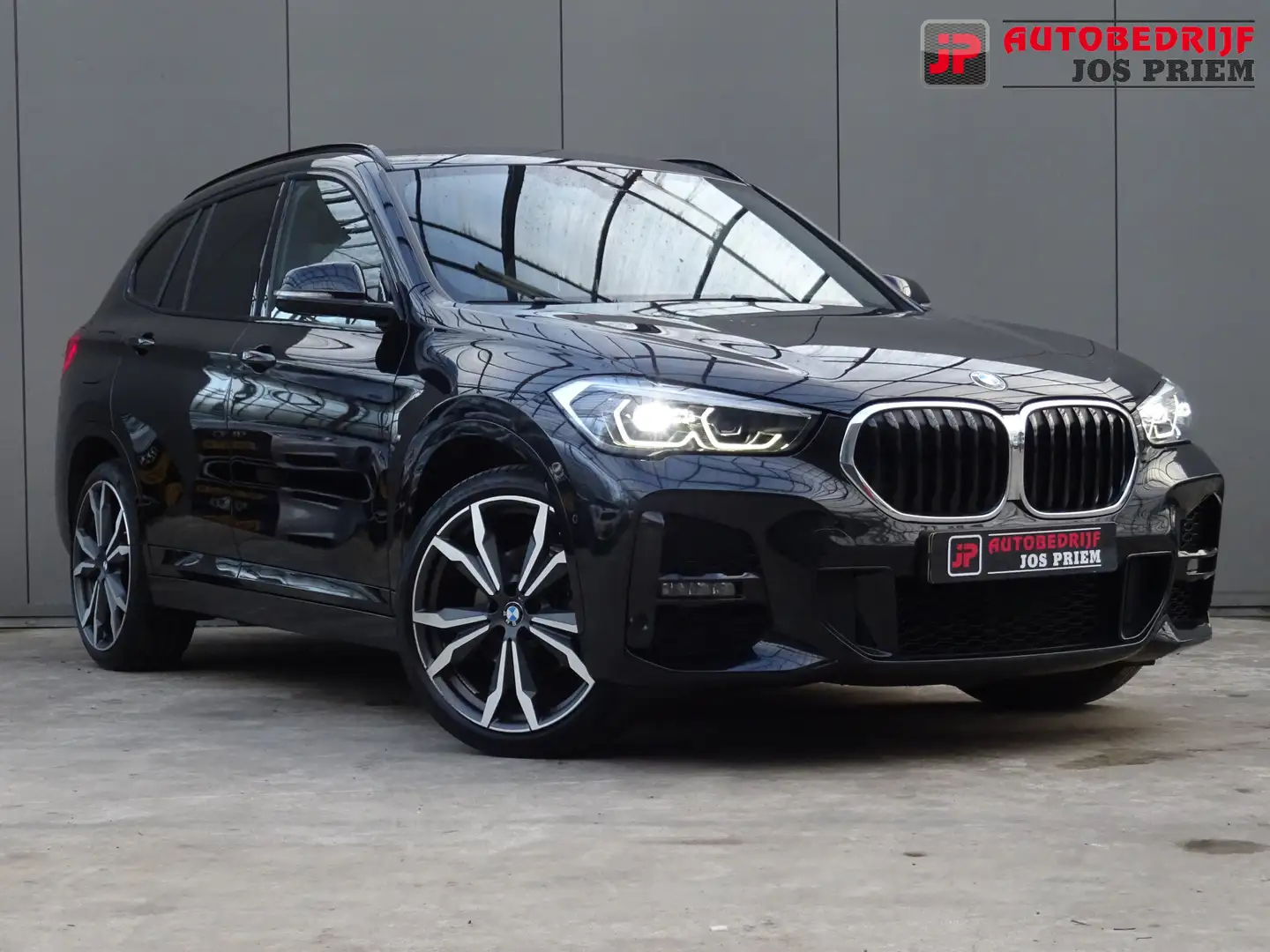 BMW X1 sDrive18i High Executive * M-PAKKET * 20 INCH * HE Schwarz - 2