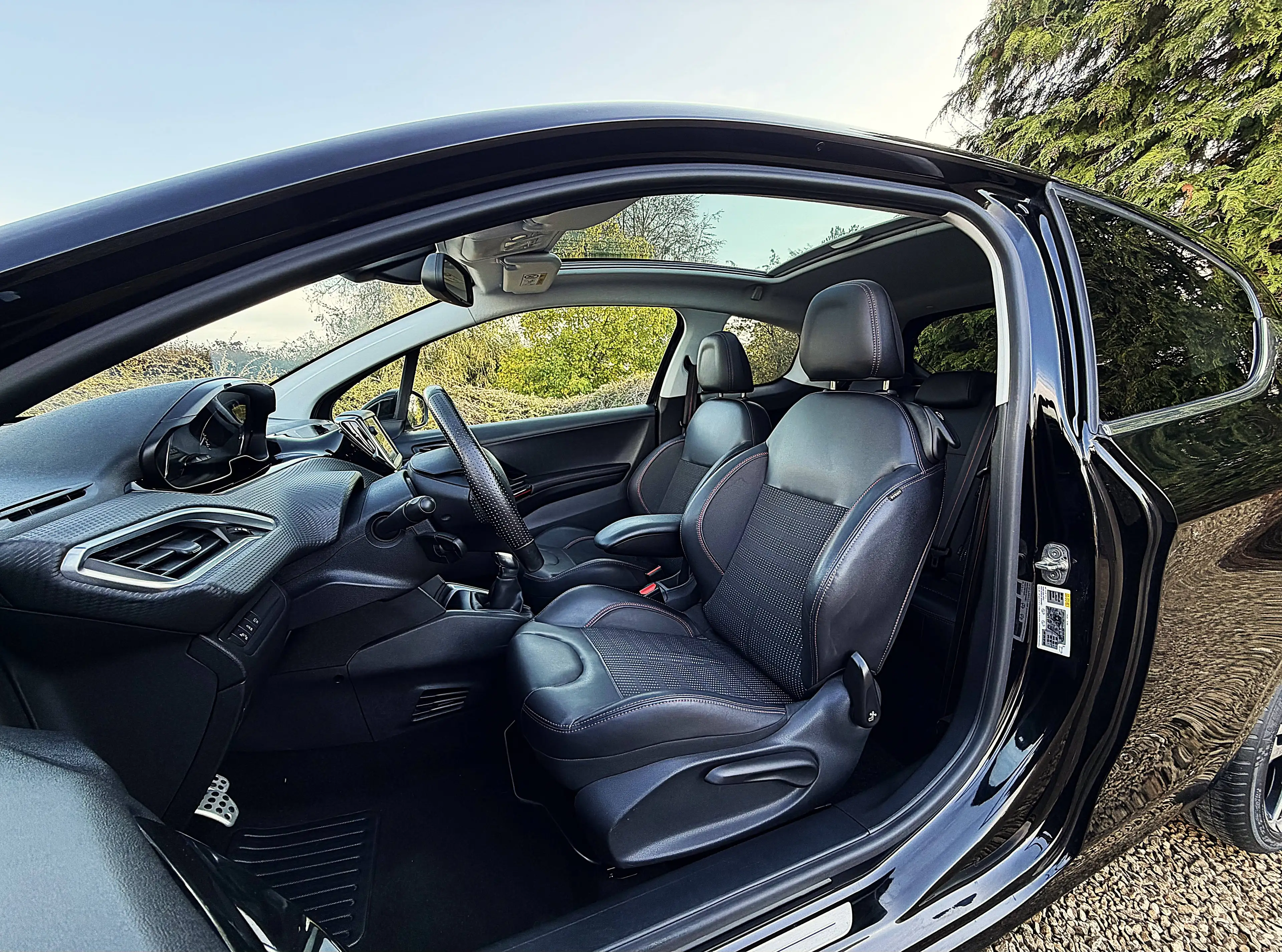 Peugeot 208 GT Line SPORT 1.2i ESSENCE 59.000 KM FULL OPTIONS PANORAMIQUE GPS CUIR LED JANTES 17' GARANTIE 1 AN — photo 13