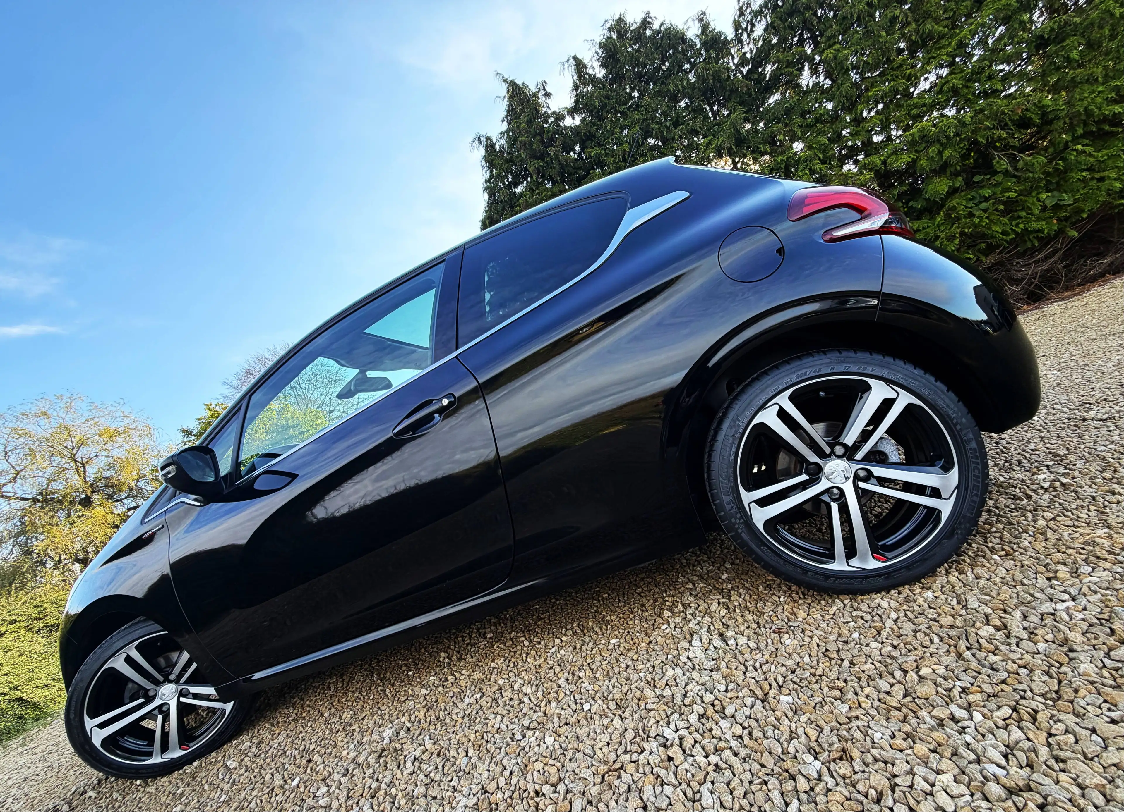 Peugeot 208 GT Line SPORT 1.2i ESSENCE 59.000 KM FULL OPTIONS PANORAMIQUE GPS CUIR LED JANTES 17' GARANTIE 1 AN — photo 4