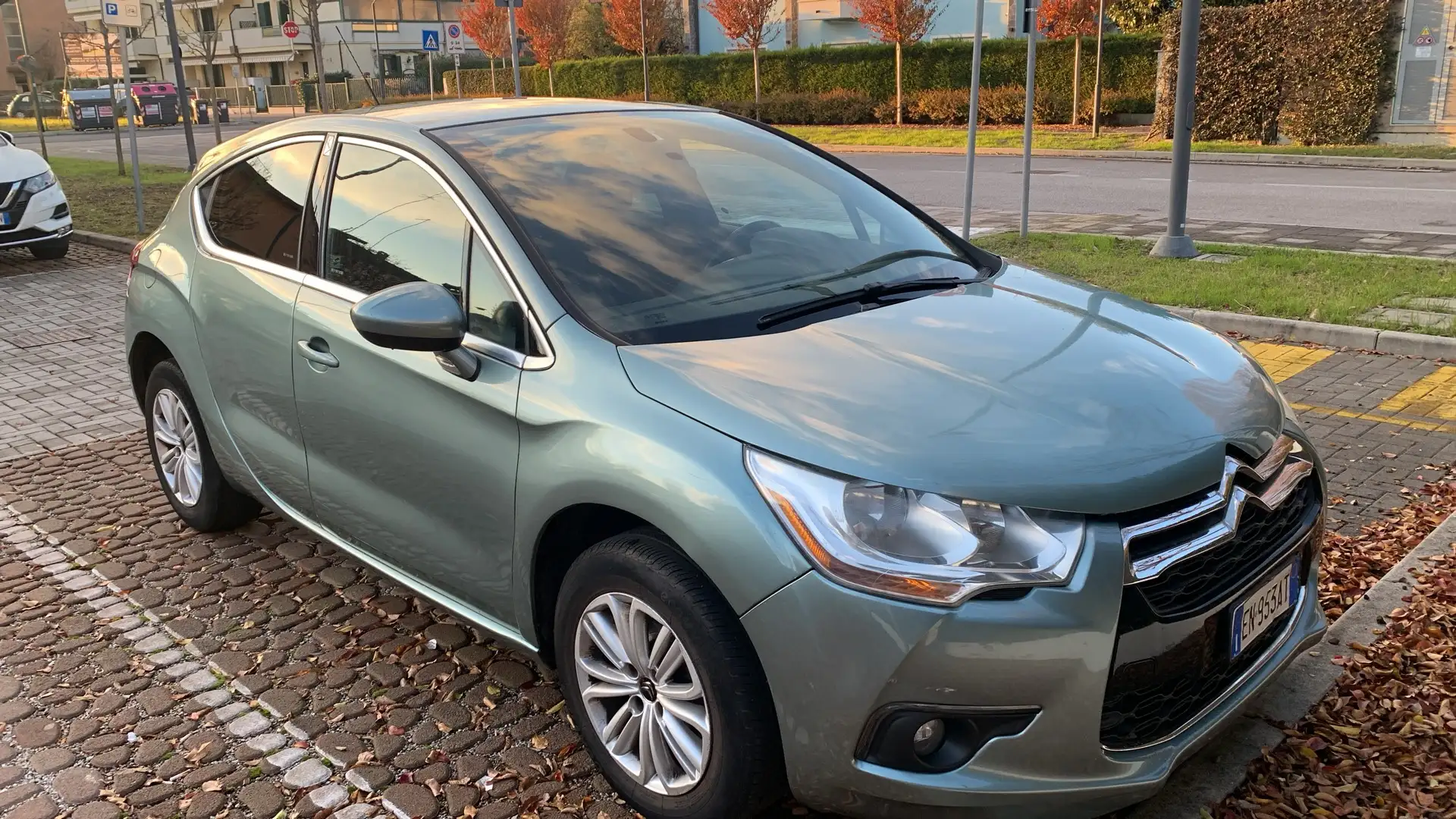DS Automobiles DS 4 Gris - 1