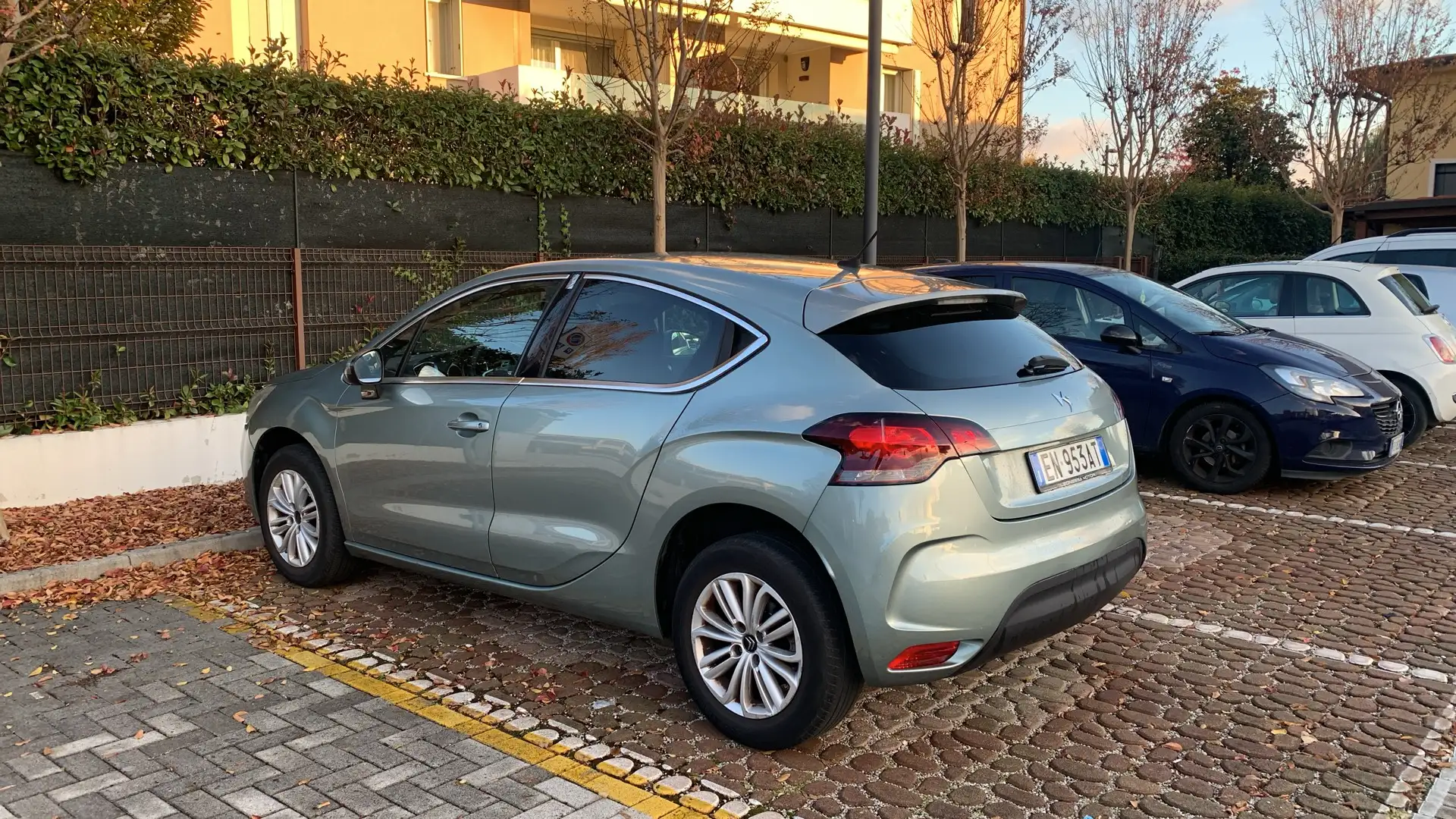 DS Automobiles DS 4 Gris - 2