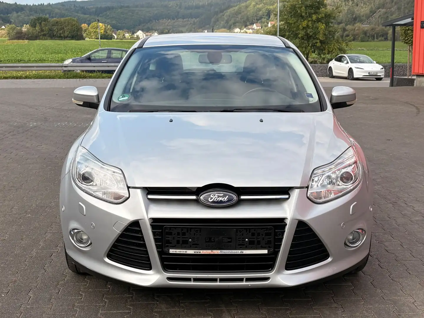 Ford Focus Lim. Titanium *Garantie* AHK Klima Silber - 2