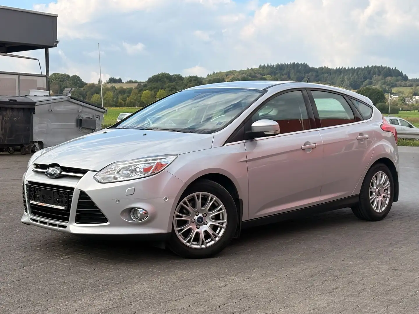 Ford Focus Lim. Titanium *Garantie* AHK Klima Silber - 1