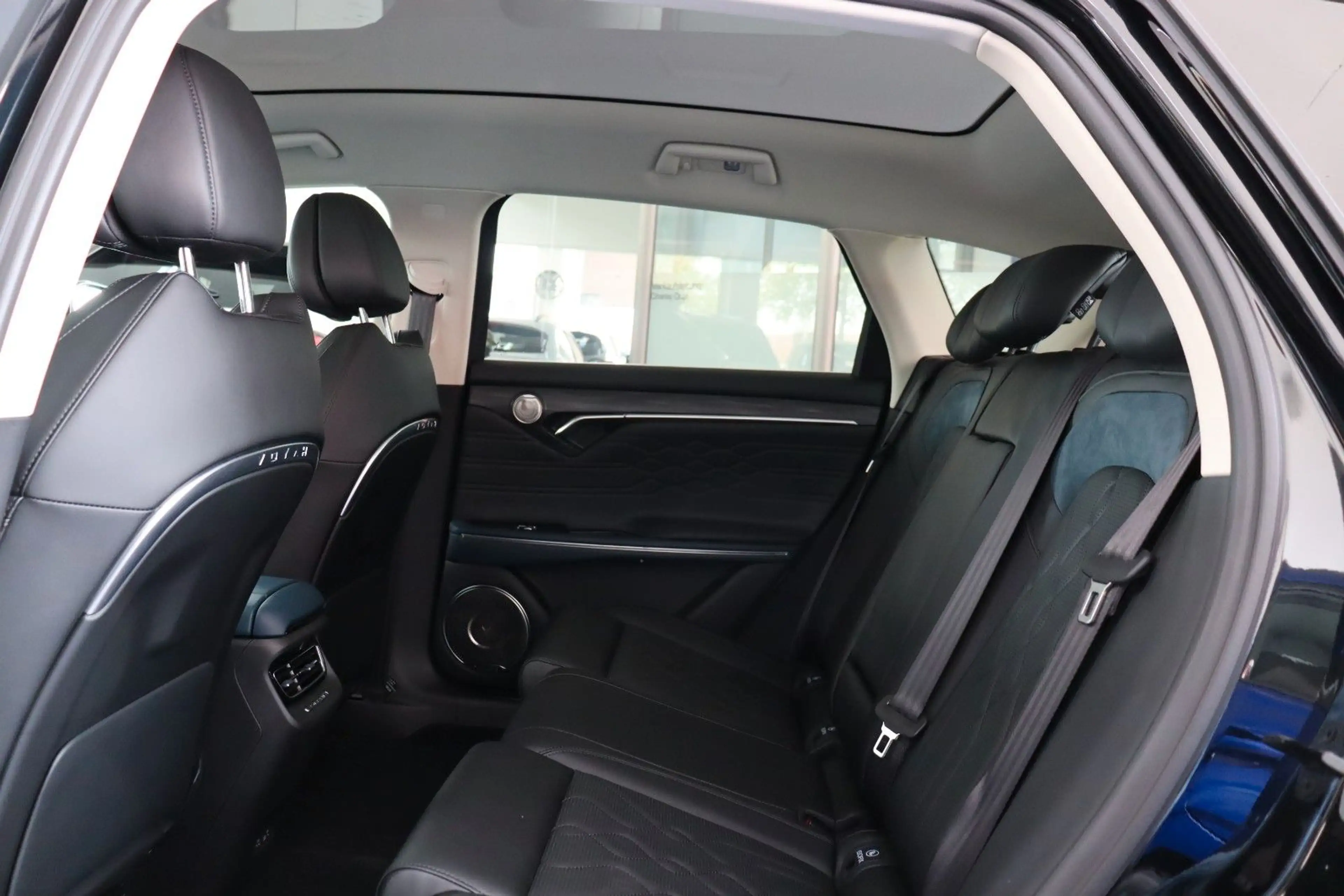 Voyah Free BEV Dongfeng 360° E.Heck ACC P.dach AKTION — photo 15