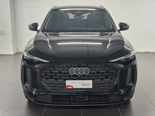 Audi Q5 view 2