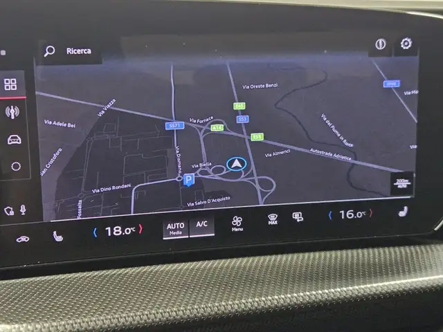 Audi Q5 view 10