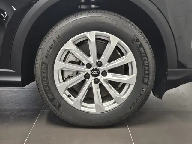 Audi Q5 view 8