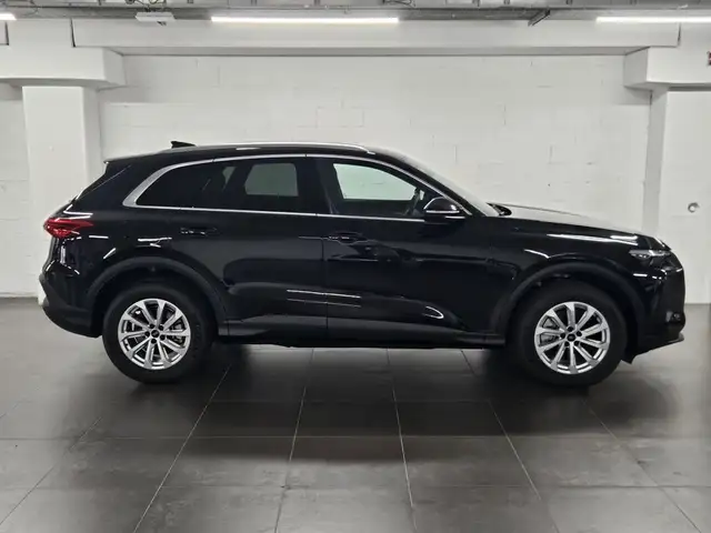 Audi Q5 view 3