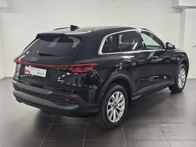 Audi Q5 view 4