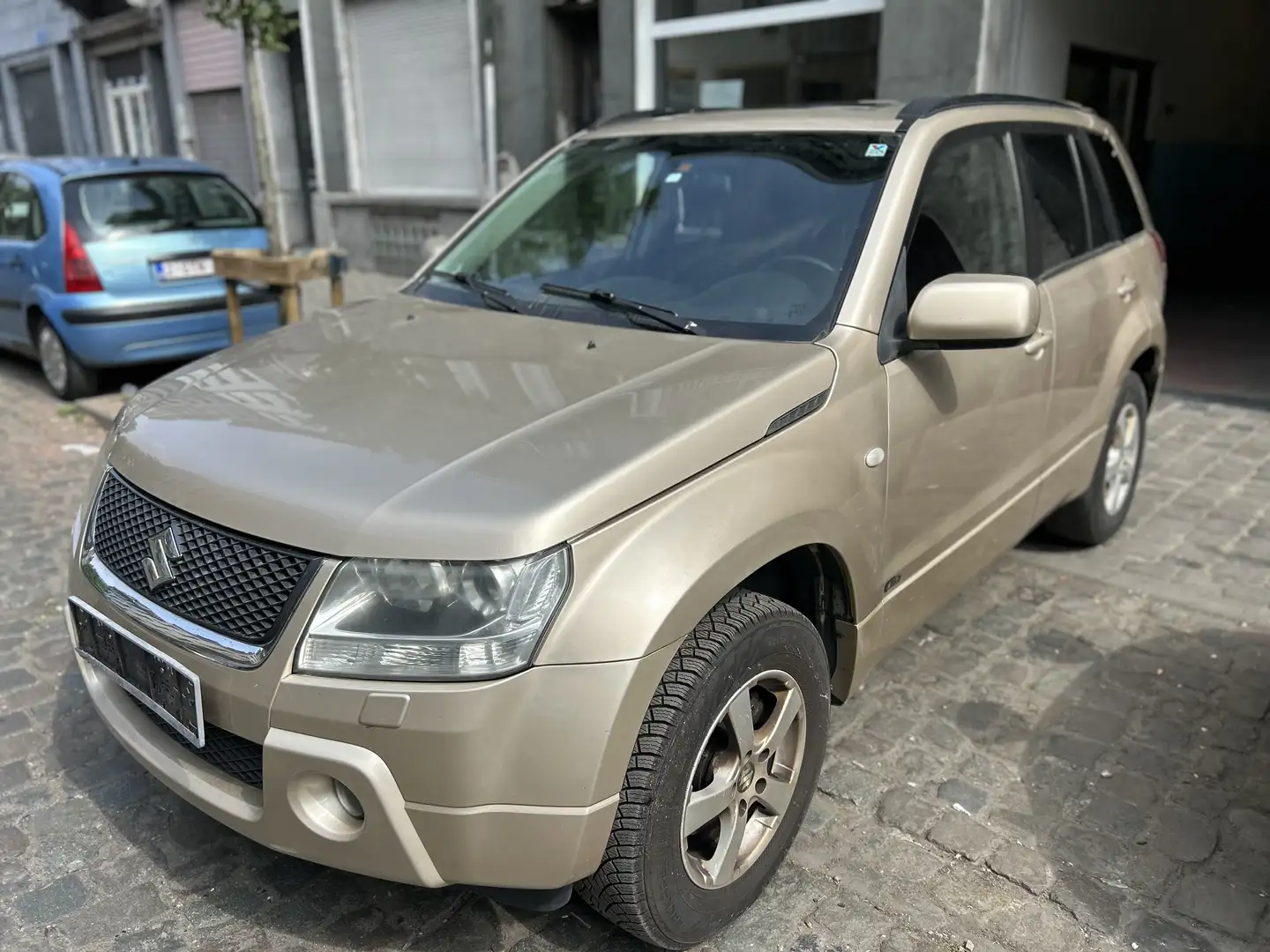 Suzuki Grand Vitara 2.0 Automatik Comfort pour l’exportation - 2