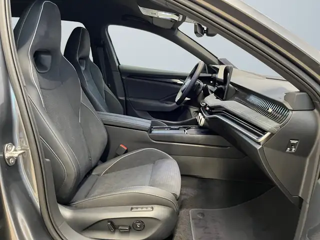 Skoda Superb view 10