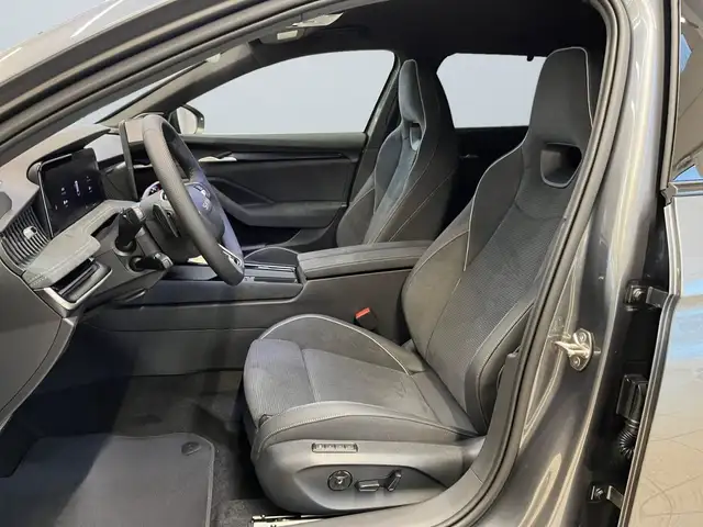 Skoda Superb view 7