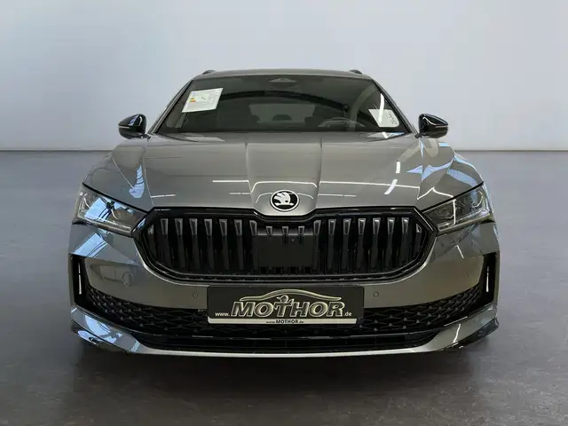 Skoda Superb view 6