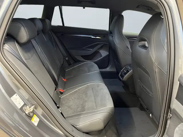 Skoda Superb view 11