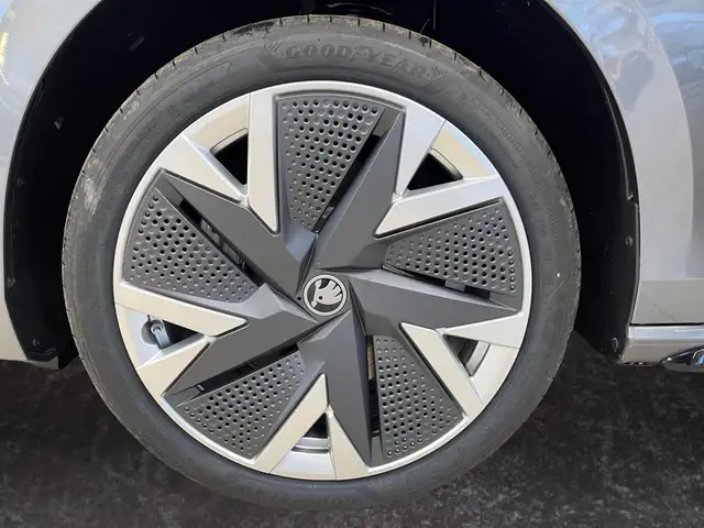 Skoda Superb view 15