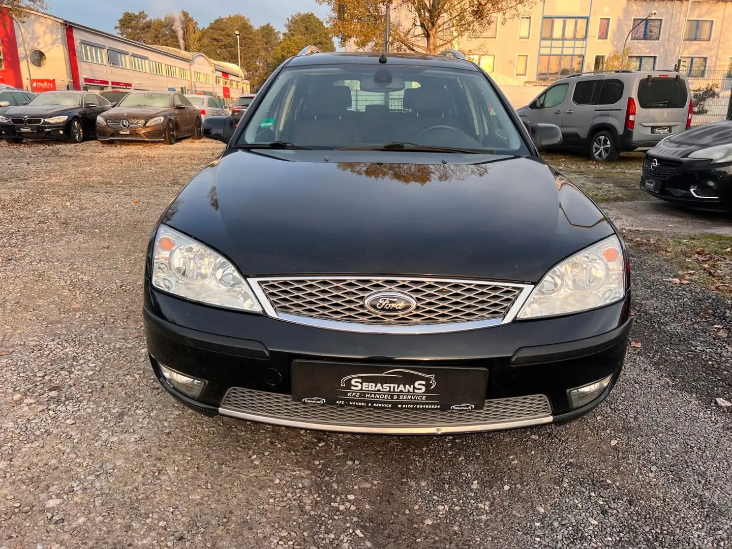 Ford Mondeo 2.0 Ghia Navi PDC Klimaauto .SHZ AHK Noir - 2