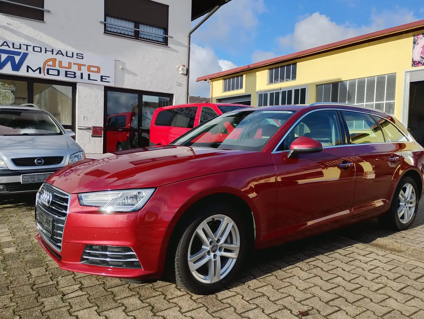 Audi A4 Design Leder AHK Rot - 2