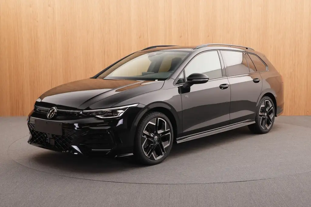 Volkswagen Golf Variant 2025 из Европы — купить под ключ
