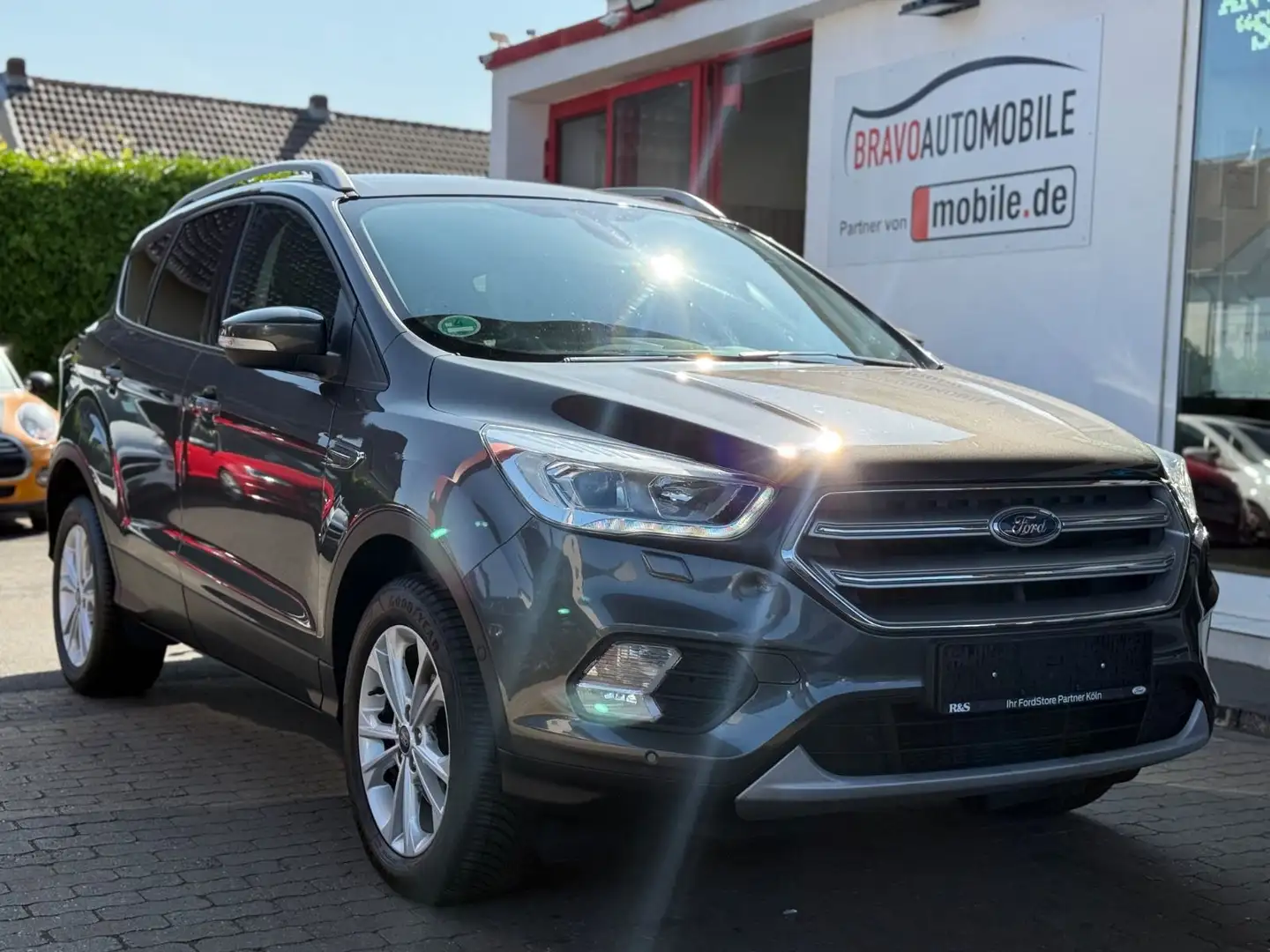 Ford Kuga Titanium NAVI/LEDER/SHZ/PDC/AHK/ALUS/TEMPO Grau - 1