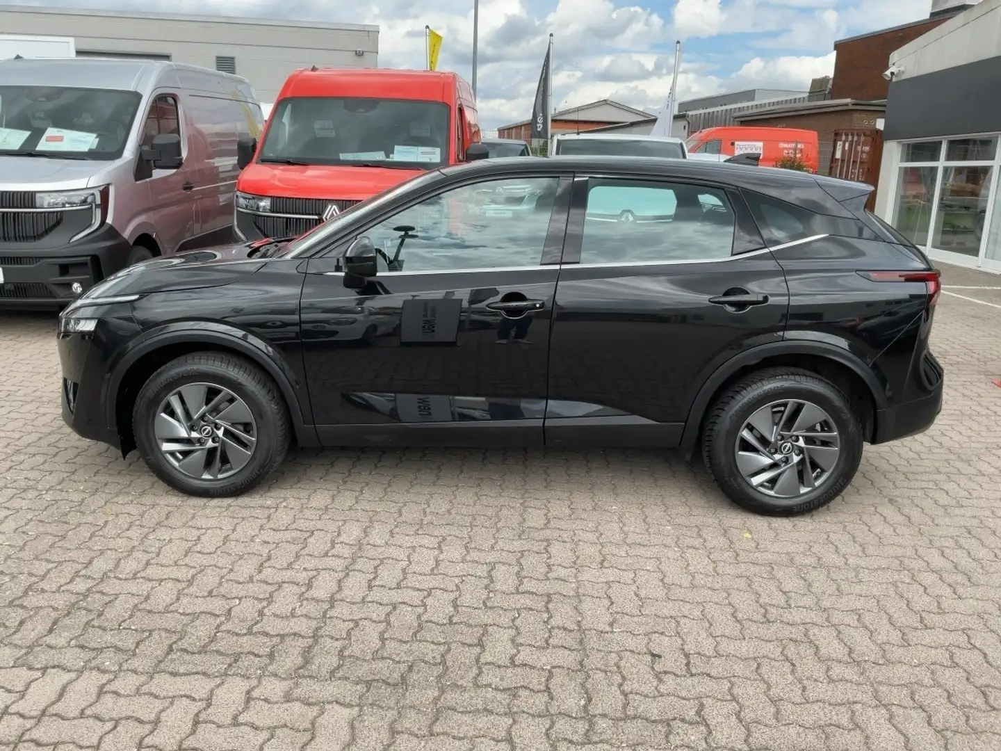 Nissan Qashqai Acenta 1.3 DIG-T MHEV X-Tronic Schwarz - 2