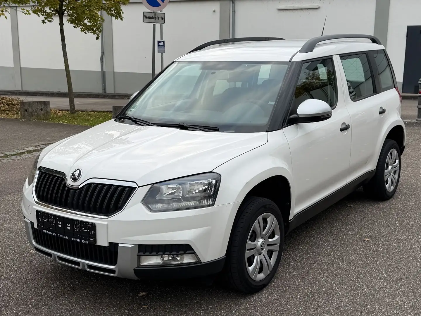 Skoda Yeti Active Outdoor TÜV NEU/AHK/ KLIMAANLAGE/ Weiß - 2