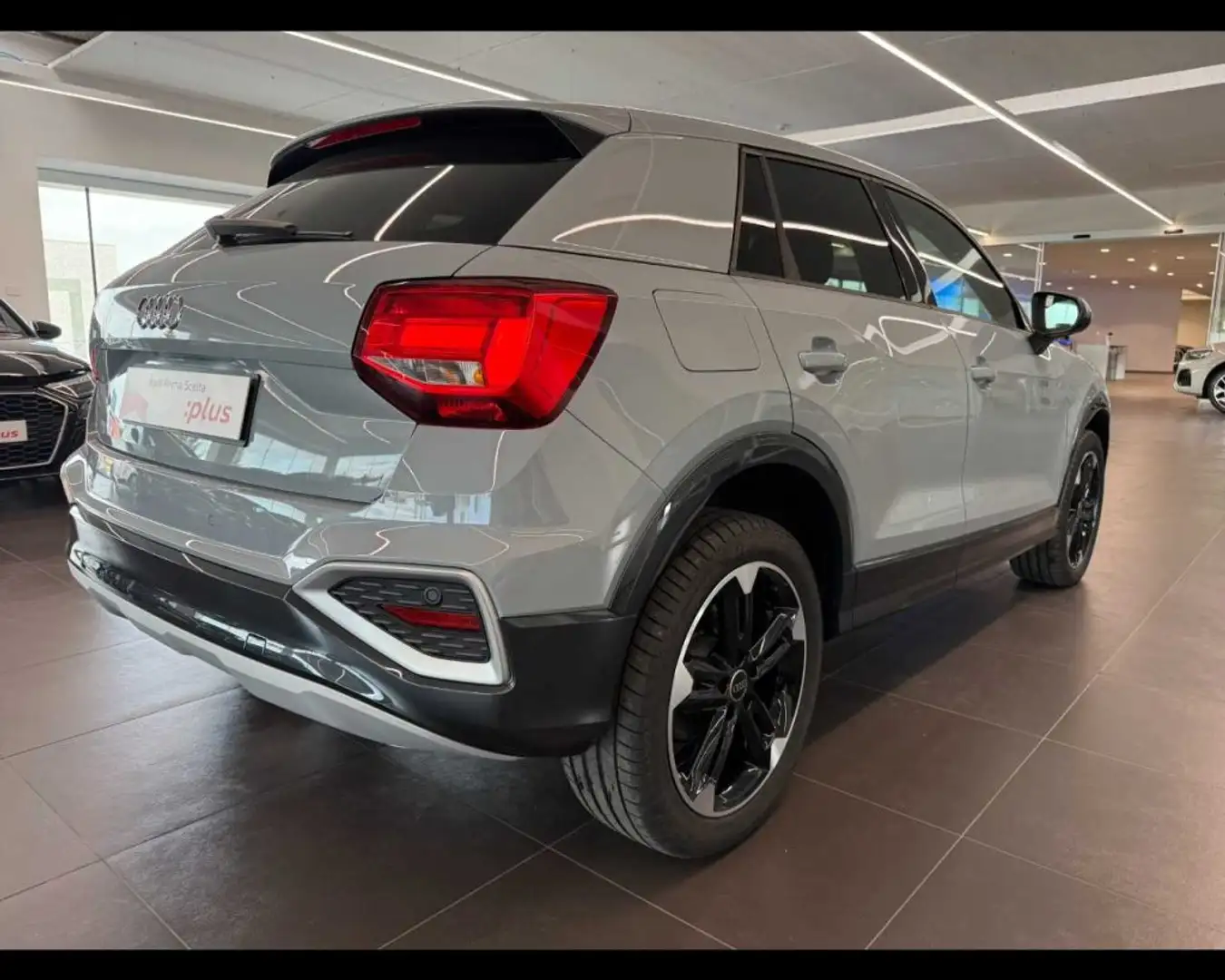 Audi Q2 30 TDI Business Advanced Grigio - 2