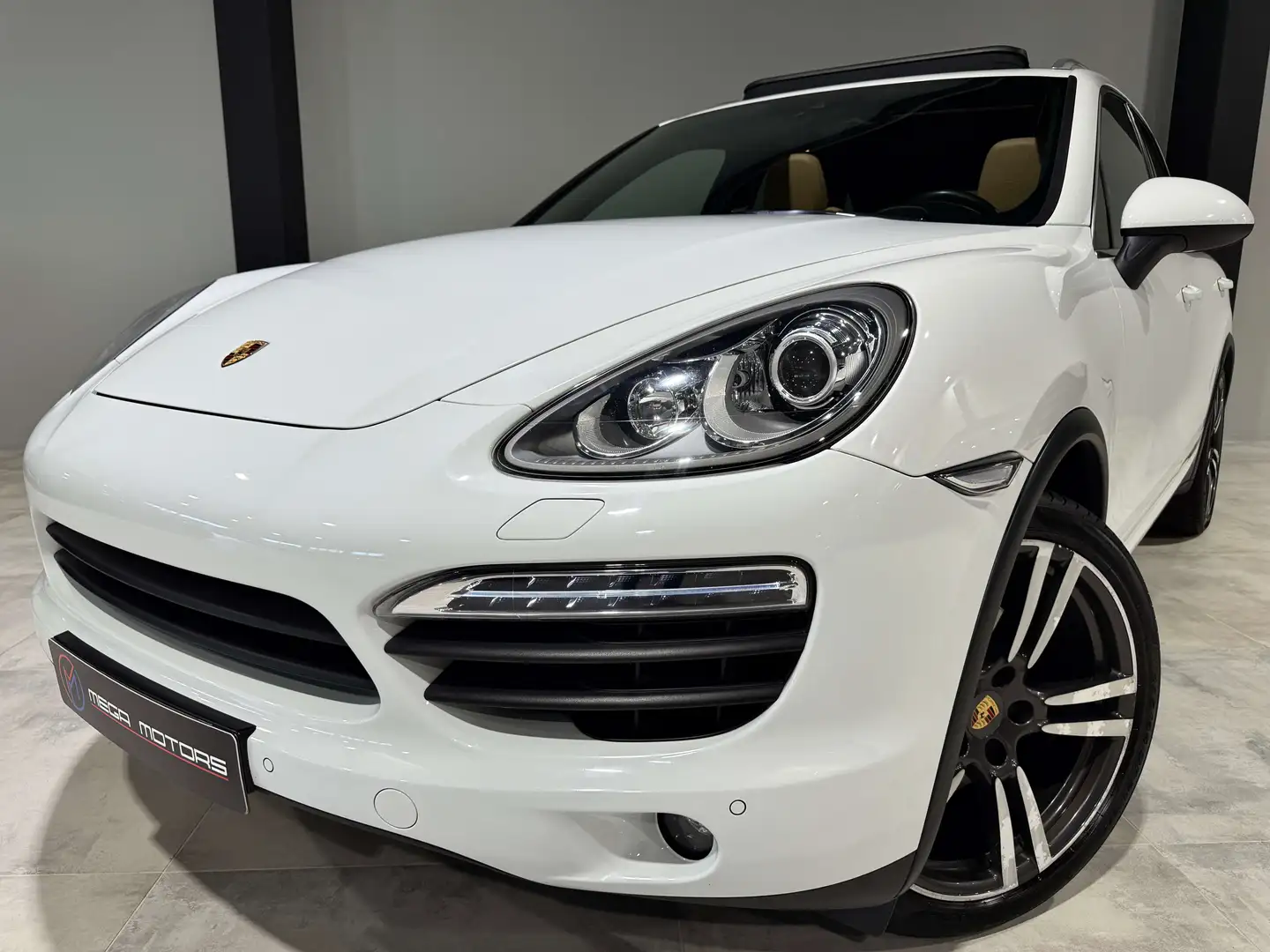 Porsche Cayenne S 4.2 Bi-TURBO V8 382CV \EXCLUSiVE\ FULL OPTiONS \ Blanc - 1