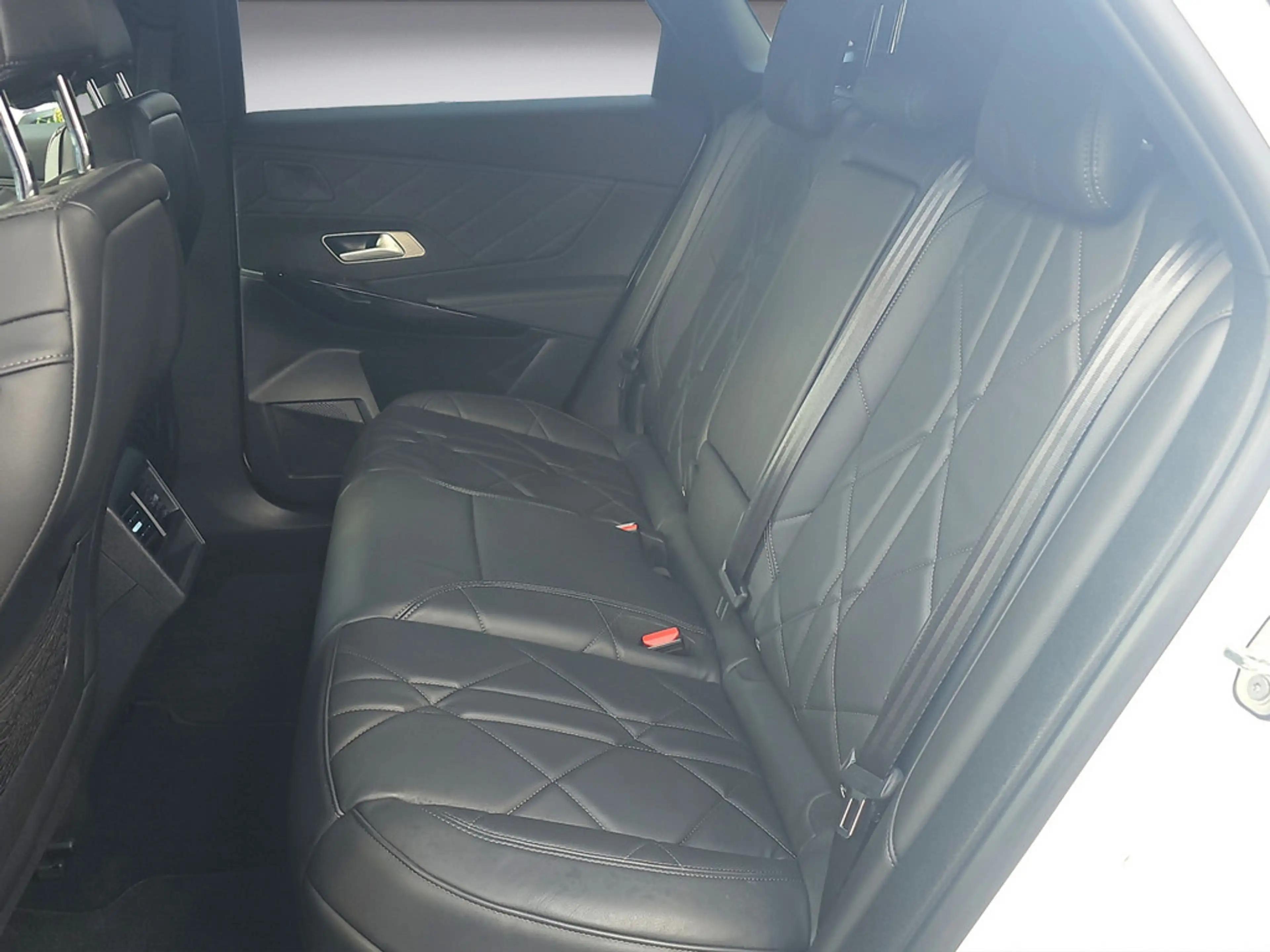 DS Automobiles DS 7 Crossback 225 E-Tense 4x4 Grand Chic ACC — photo 10