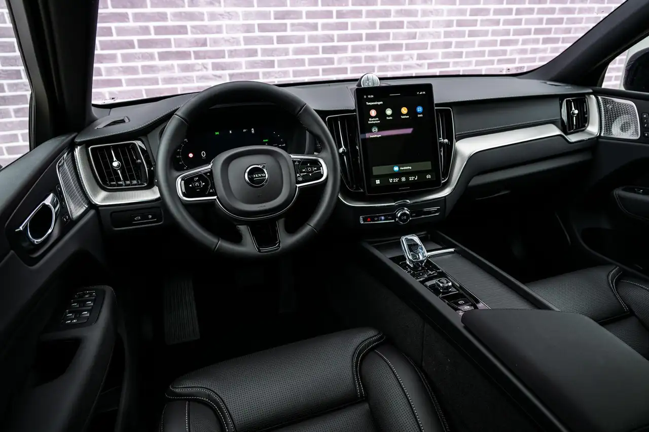 Volvo XC60 2026 — фото 12