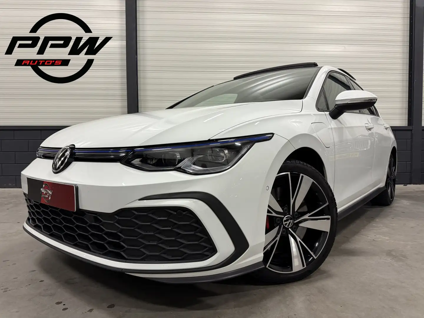Volkswagen Golf GTE 1.4 eHybrid 245PK PANO/HEAD-UP/IQ-LIGHT/ACC/18"/SF Biały - 1