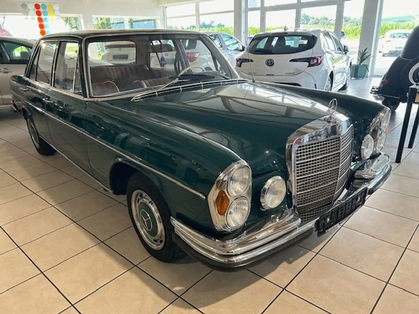 Mercedes-Benz 280 280 S / 8  elektr. Schiebedach, Radio, ZV, H-Kenn Grün - 1