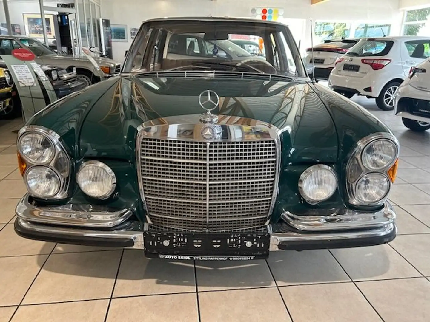 Mercedes-Benz 280 280 S / 8  elektr. Schiebedach, Radio, ZV, H-Kenn Grün - 2