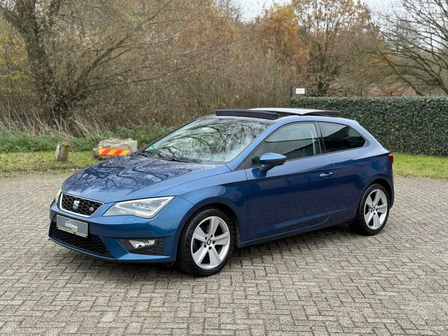 SEAT Leon SC 1.4 TSI FR LED I PANO I 140PK I PDC I NETTE AUT Kék - 1