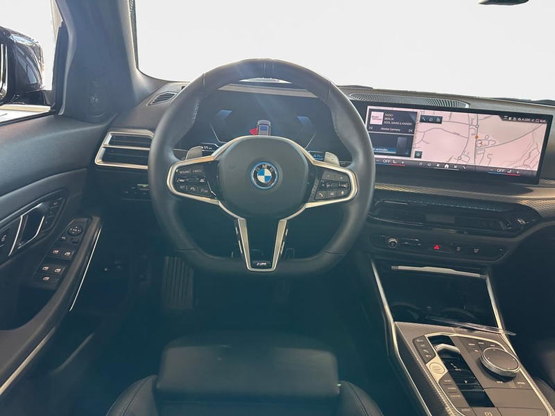 BMW 330 M Sport — photo 11