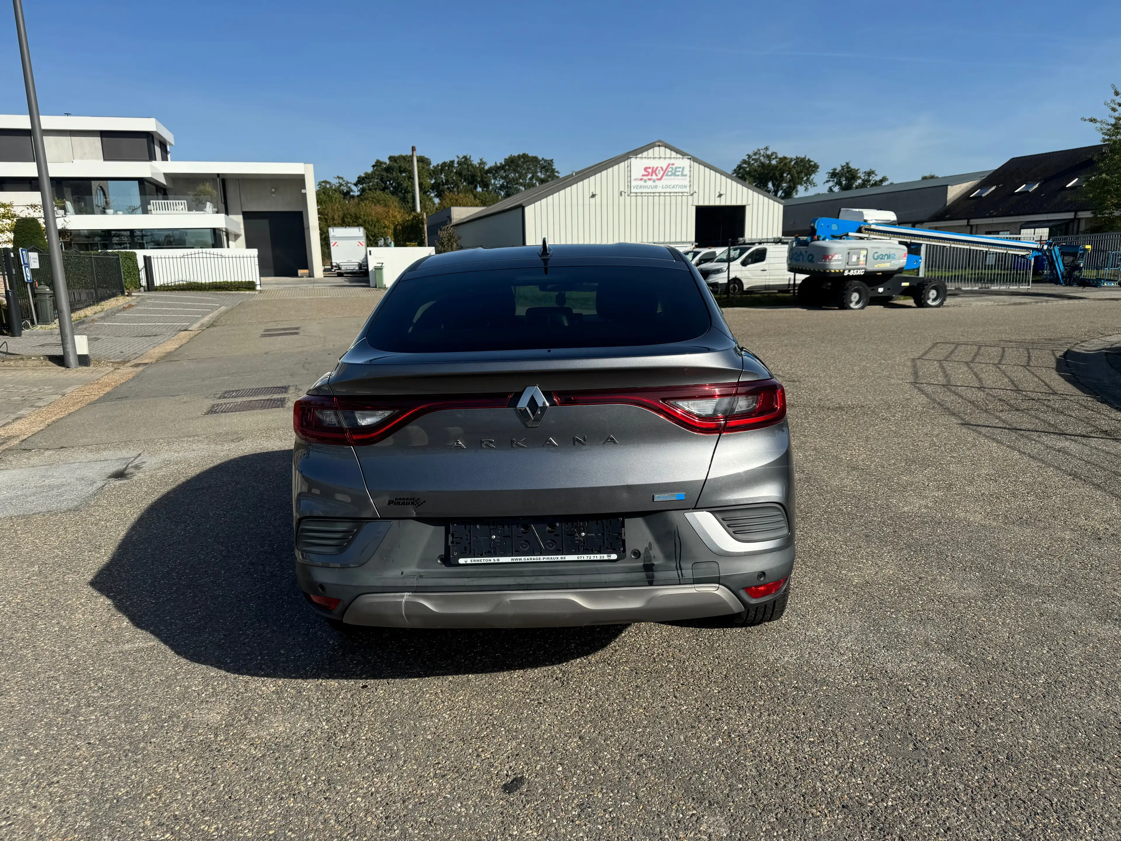 Renault Arkana Arkana E-TECH 1.6i Corporate Edition — photo 6