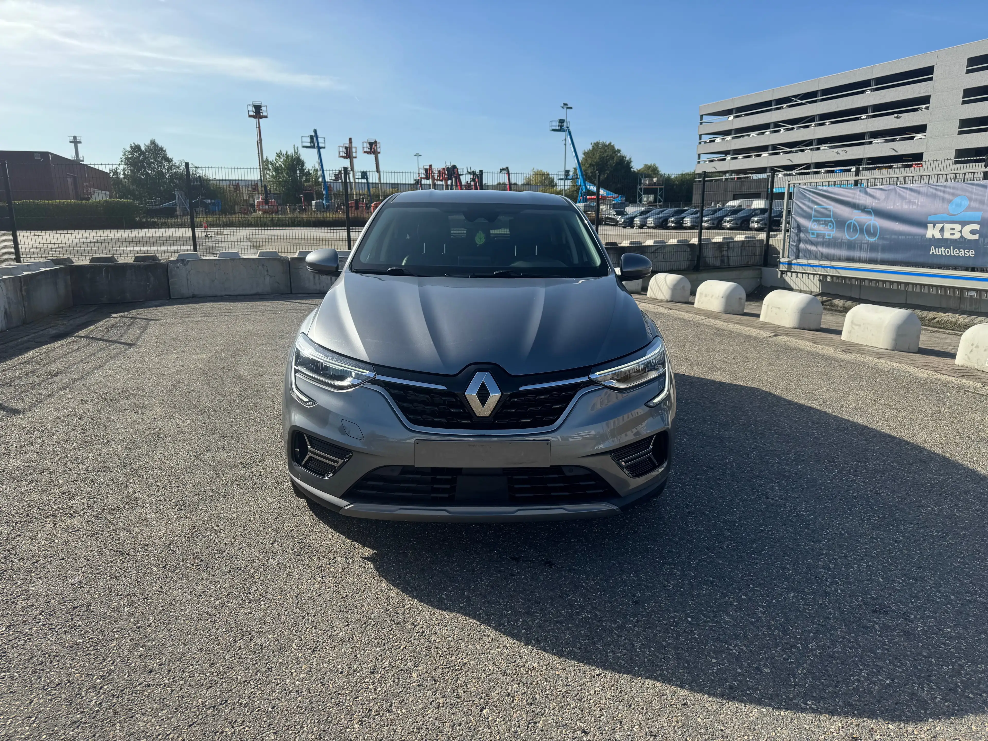 Renault Arkana Arkana E-TECH 1.6i Corporate Edition — photo 2