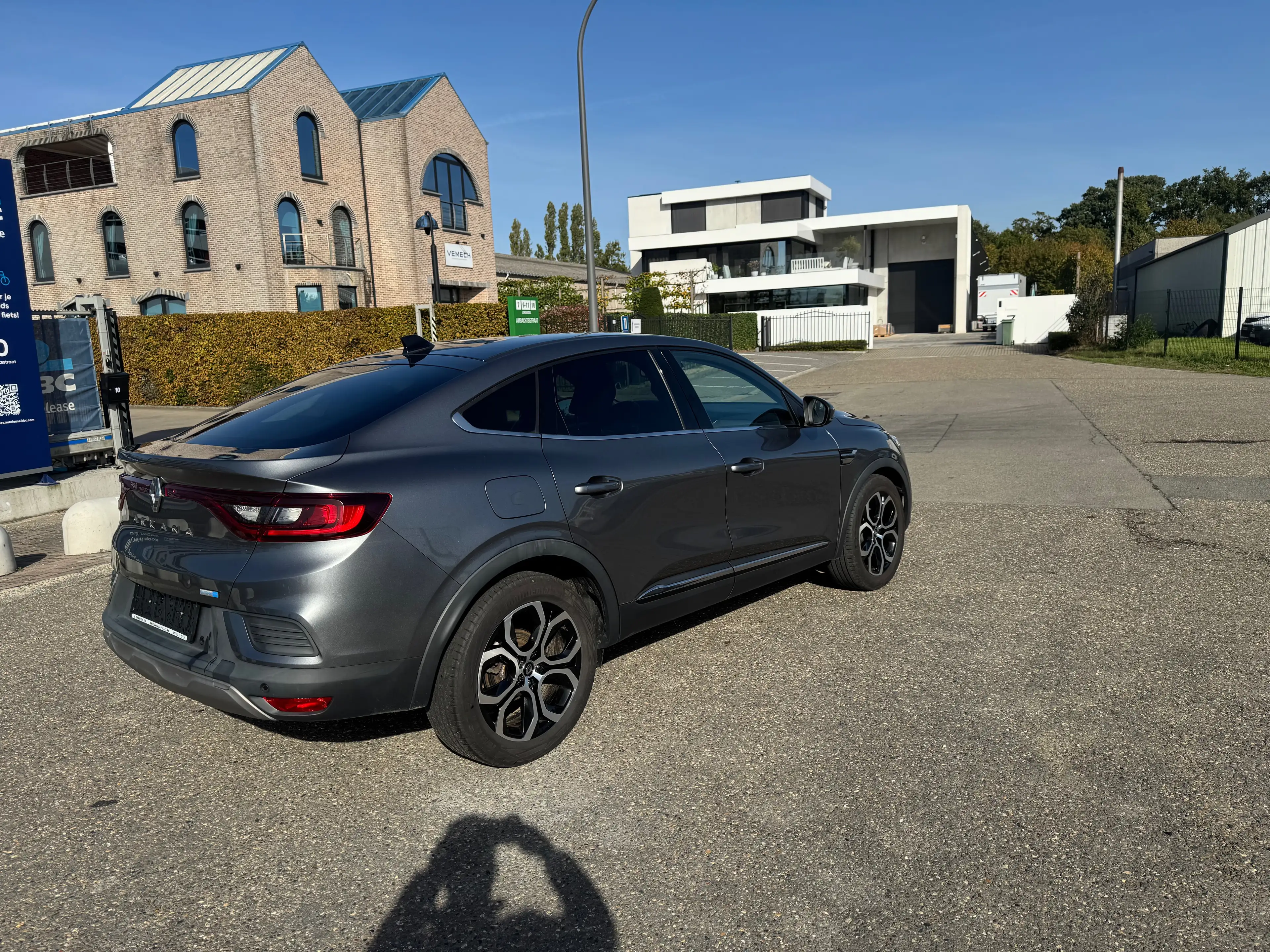 Renault Arkana Arkana E-TECH 1.6i Corporate Edition — photo 5