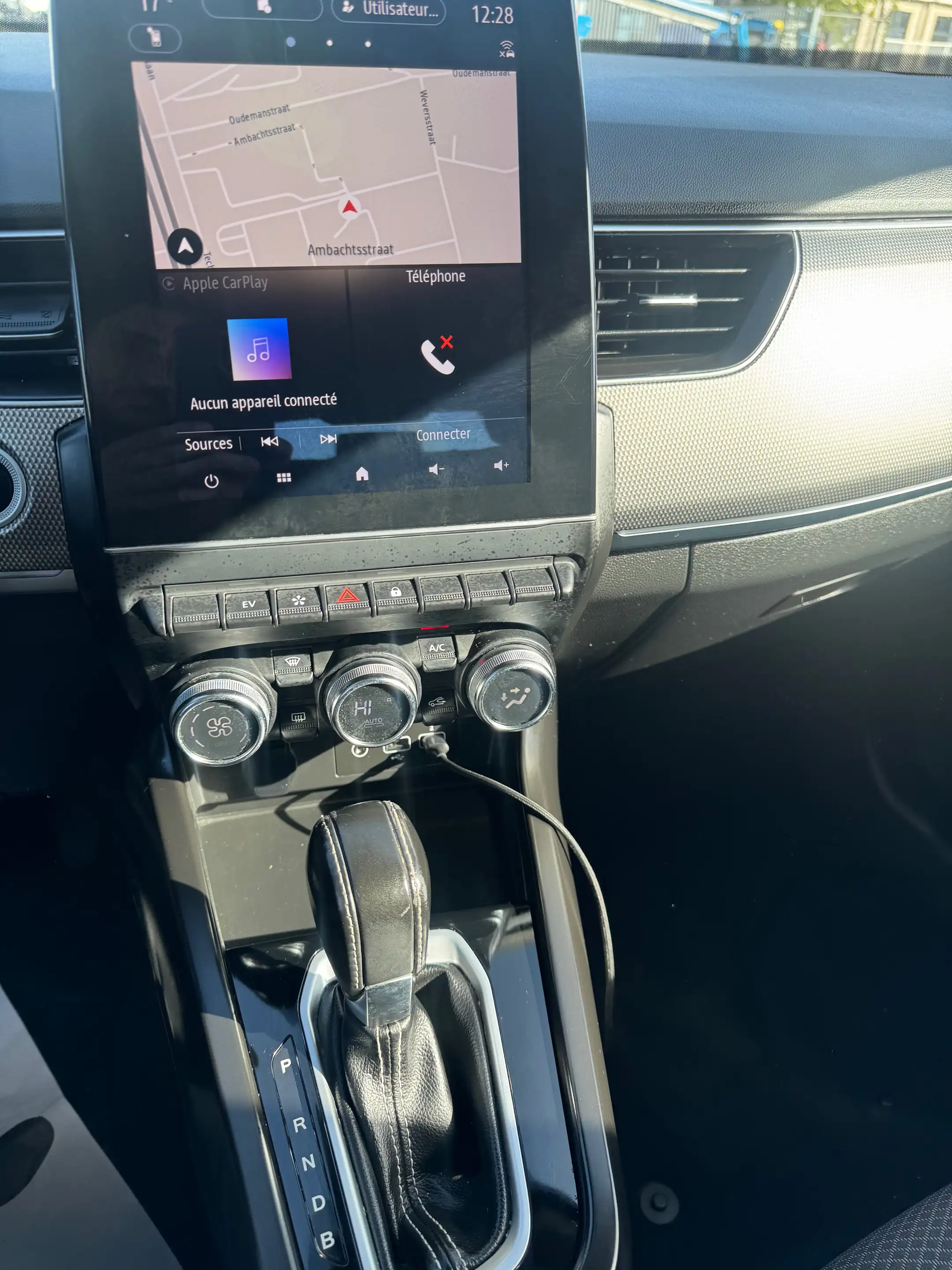 Renault Arkana Arkana E-TECH 1.6i Corporate Edition — photo 14
