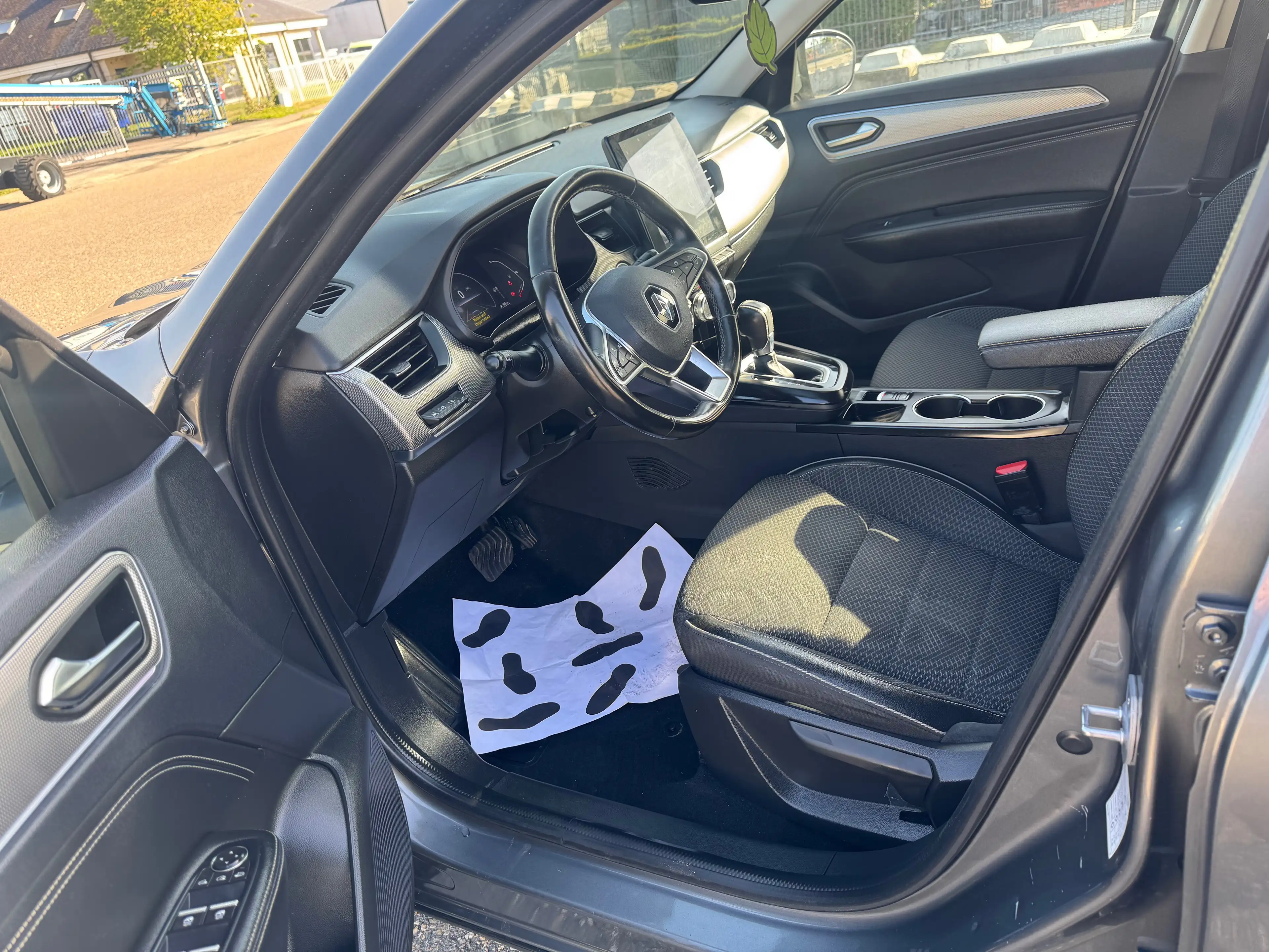 Renault Arkana Arkana E-TECH 1.6i Corporate Edition — photo 9
