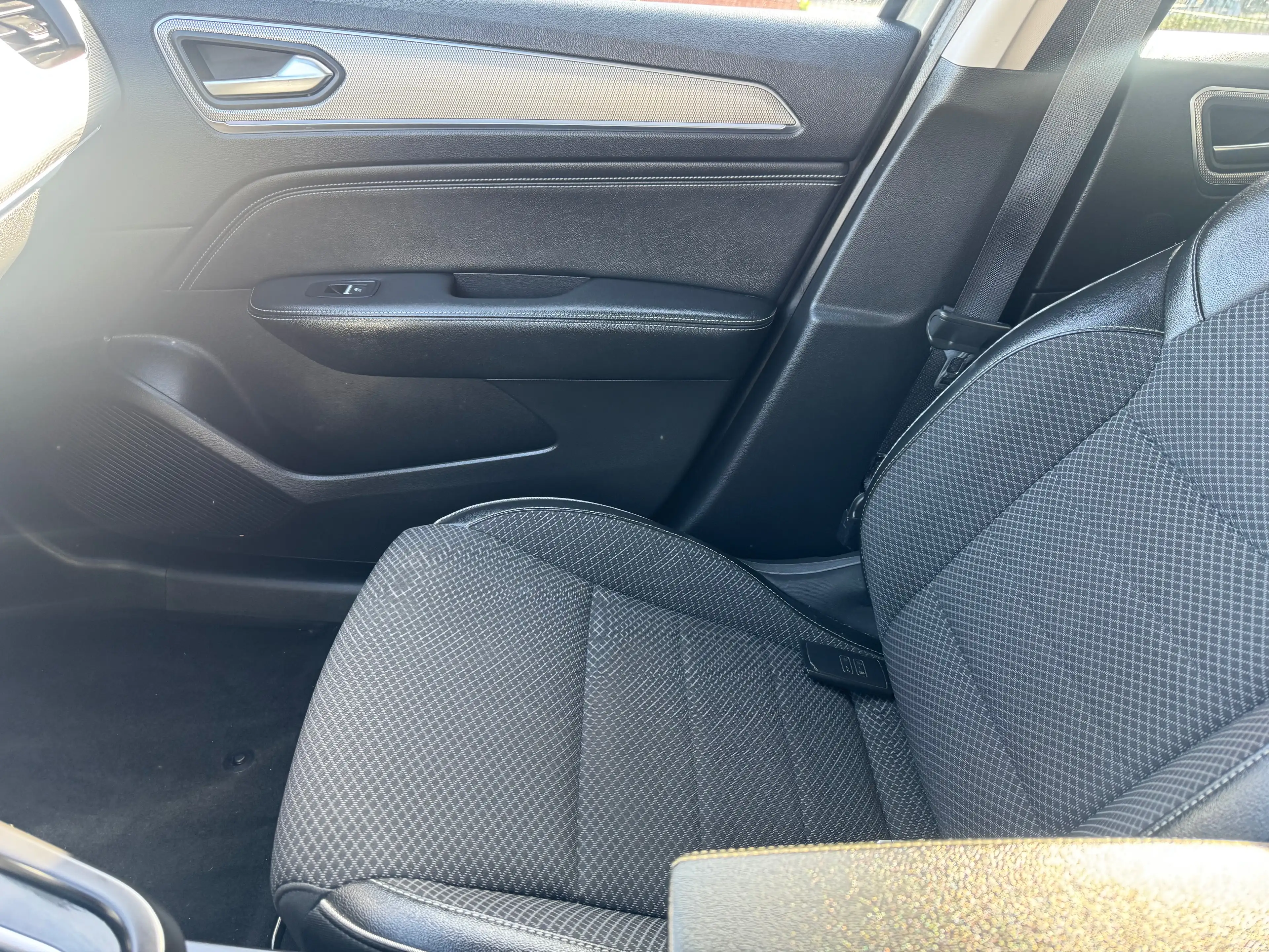 Renault Arkana Arkana E-TECH 1.6i Corporate Edition — photo 11