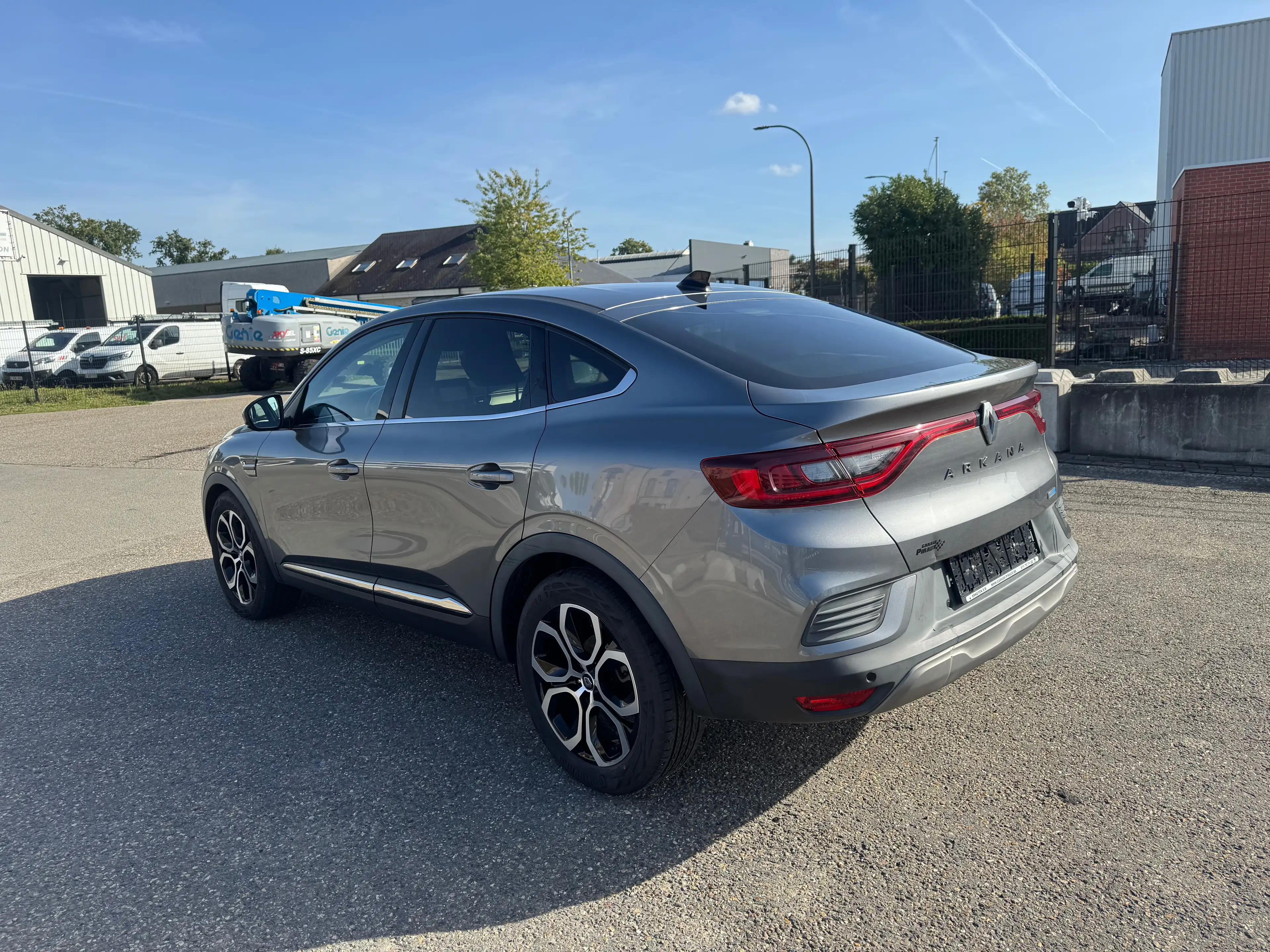 Renault Arkana Arkana E-TECH 1.6i Corporate Edition — photo 7