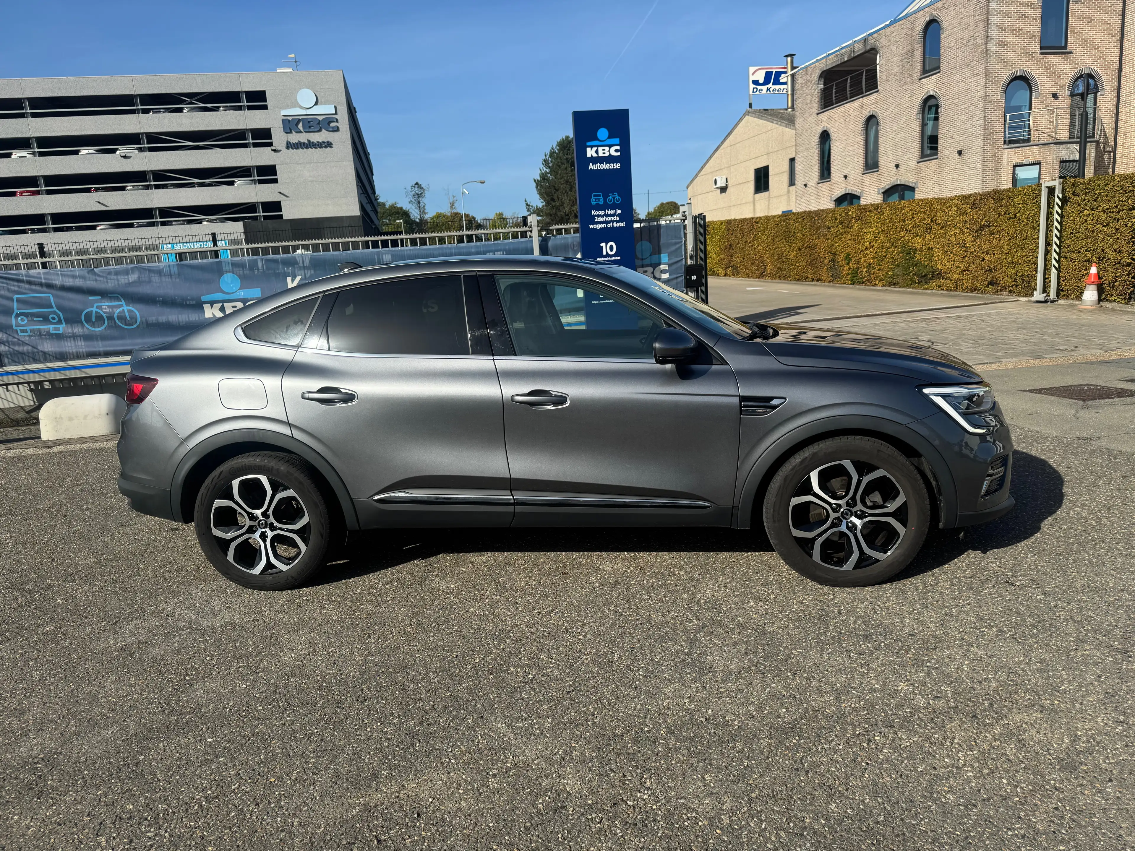 Renault Arkana Arkana E-TECH 1.6i Corporate Edition — photo 4