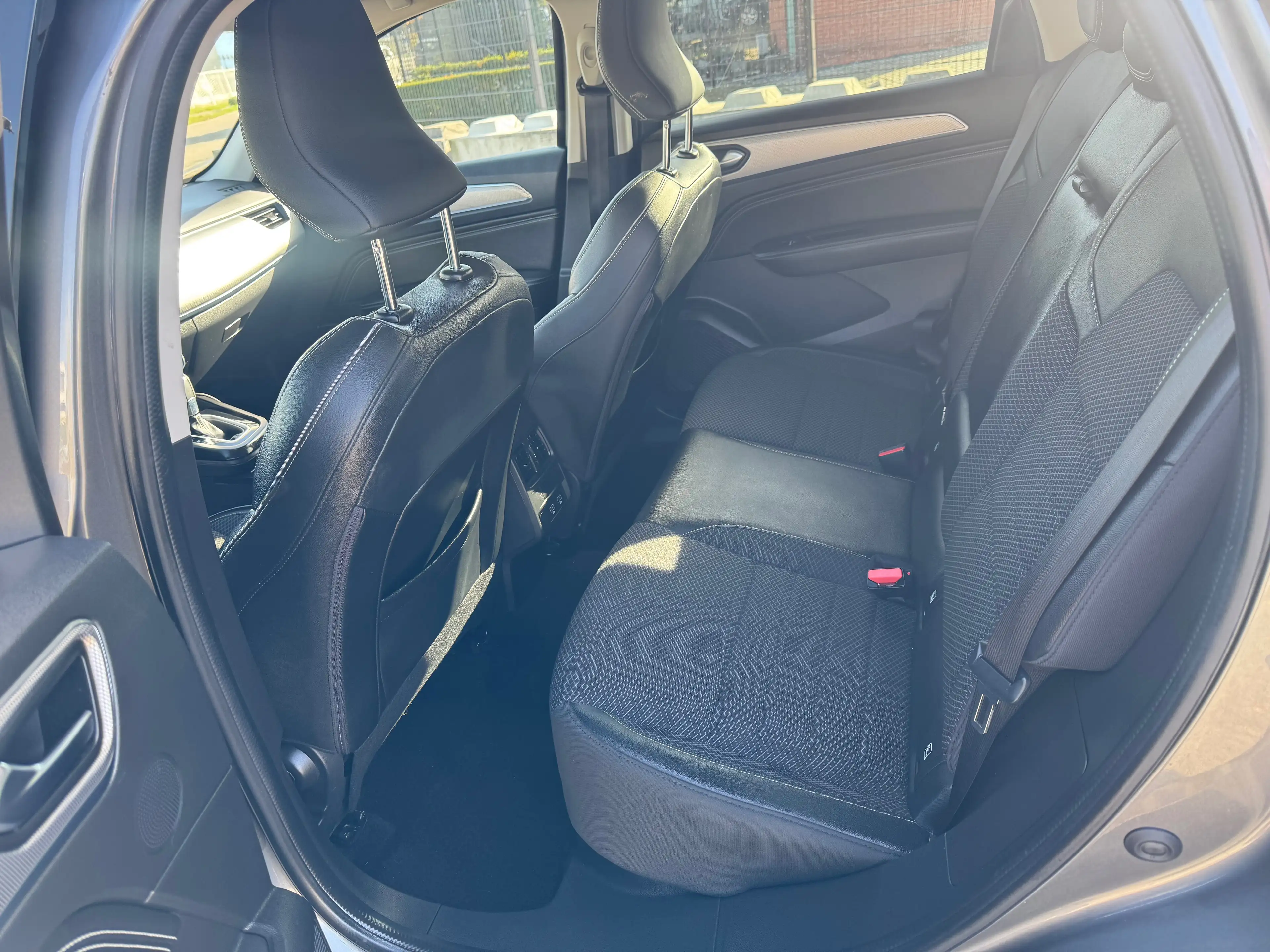 Renault Arkana Arkana E-TECH 1.6i Corporate Edition — photo 12