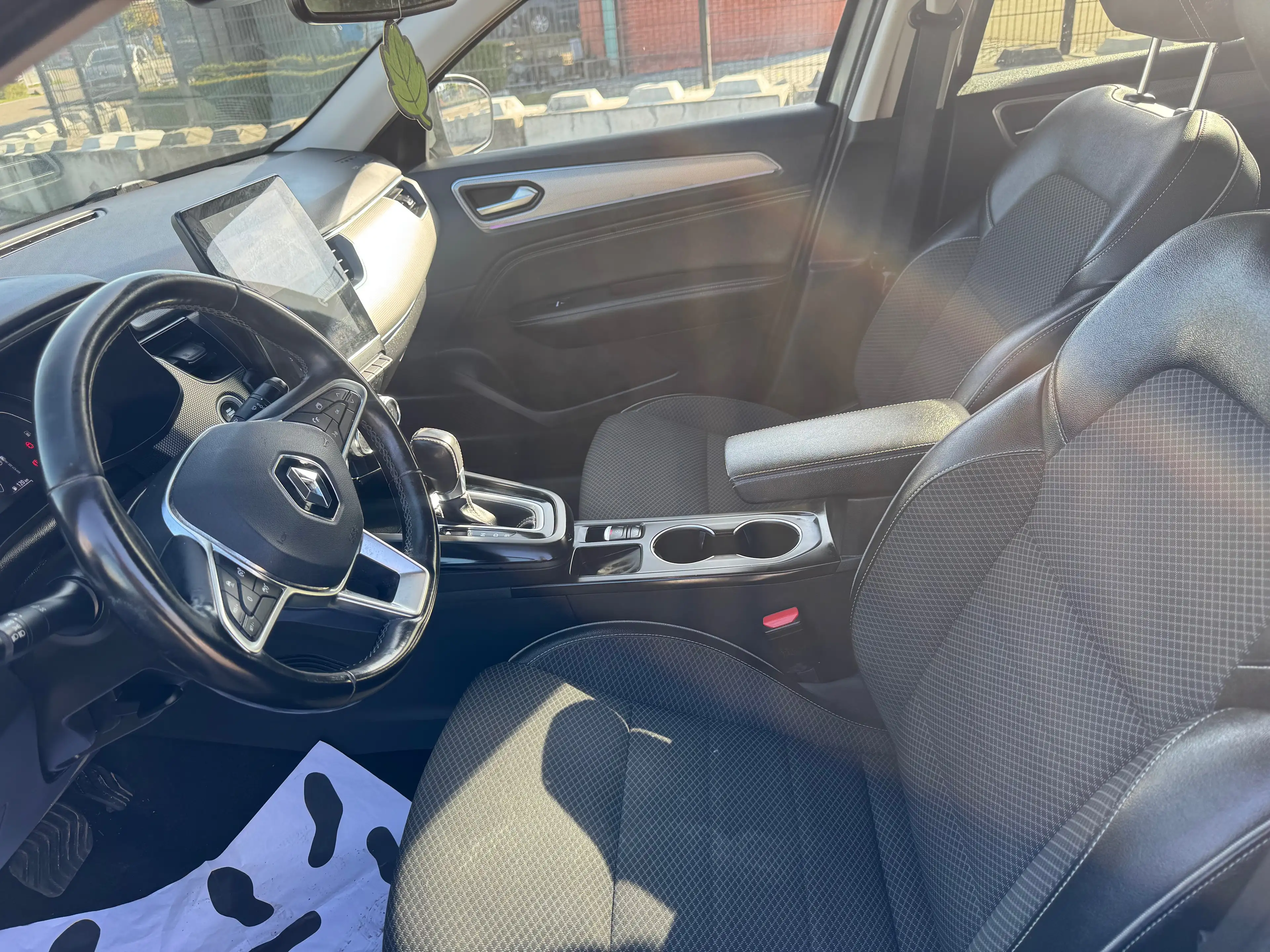 Renault Arkana Arkana E-TECH 1.6i Corporate Edition — photo 10