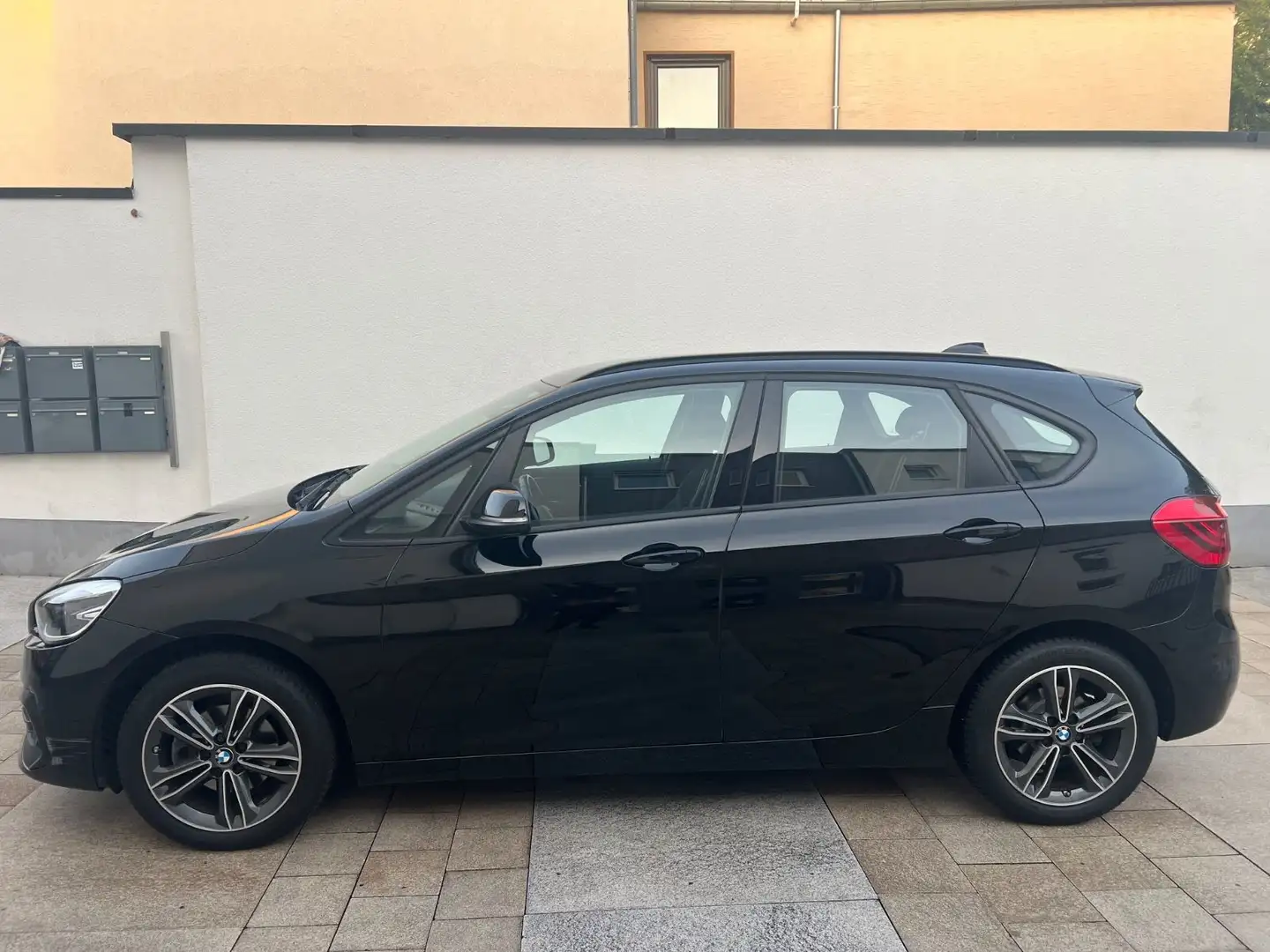 BMW 218 2 Active Tourer 218 i Sport Line Schwarz - 2