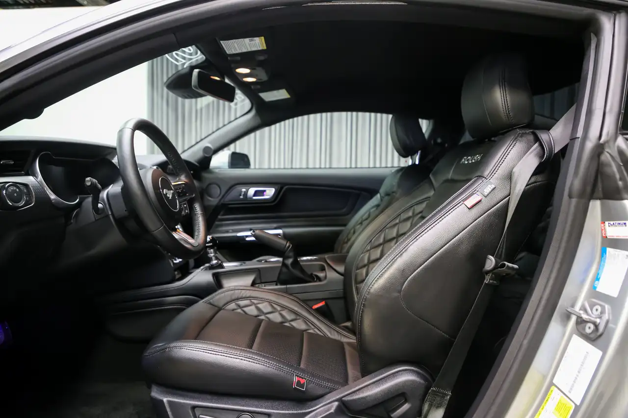Ford Mustang photo Ford Mustang