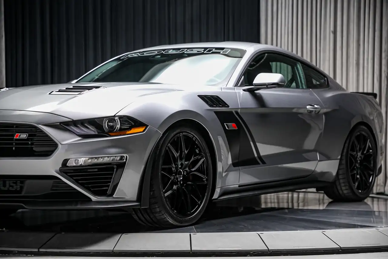 Ford Mustang photo Ford Mustang