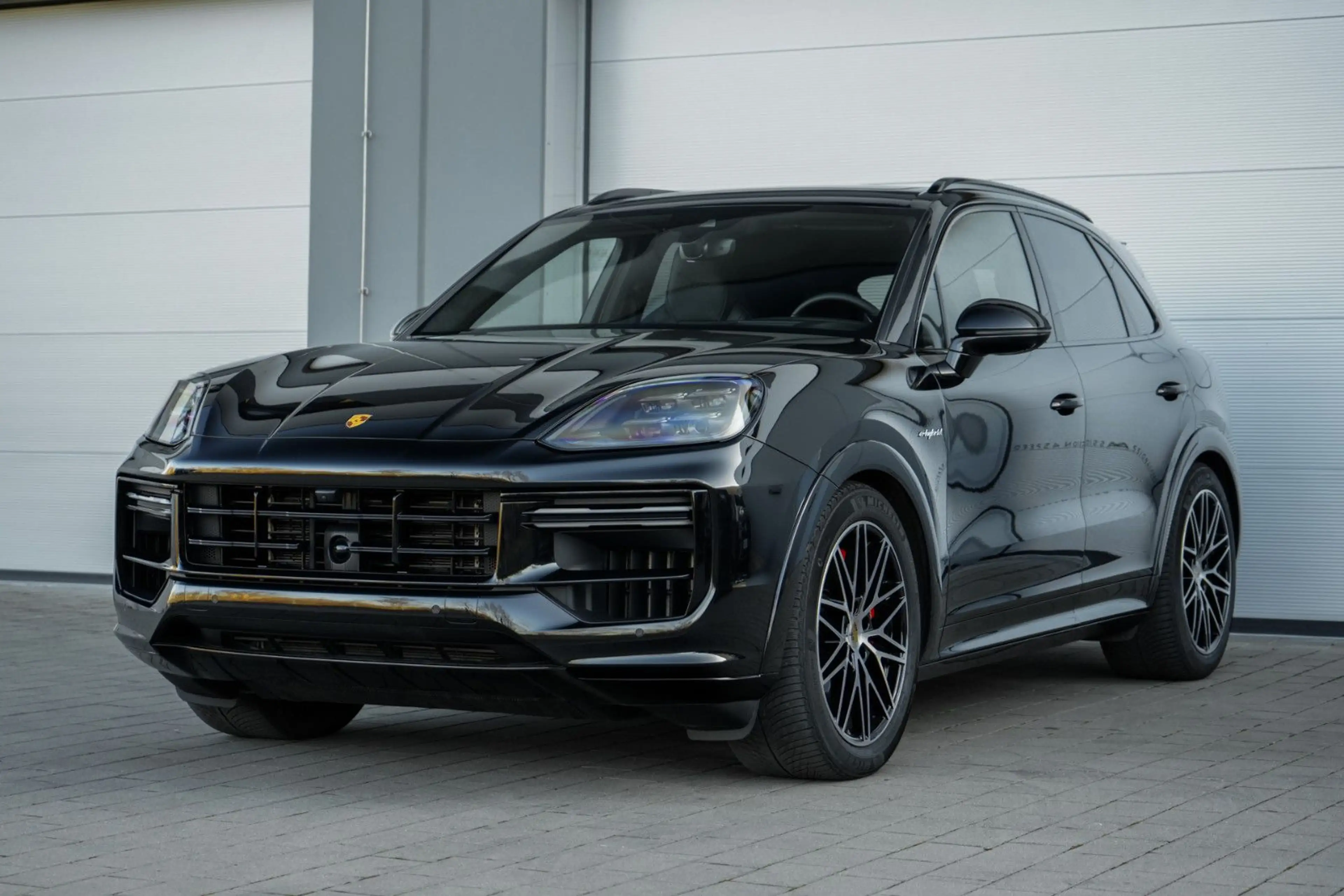 Porsche Cayenne Turbo E-Hybrid — photo 2