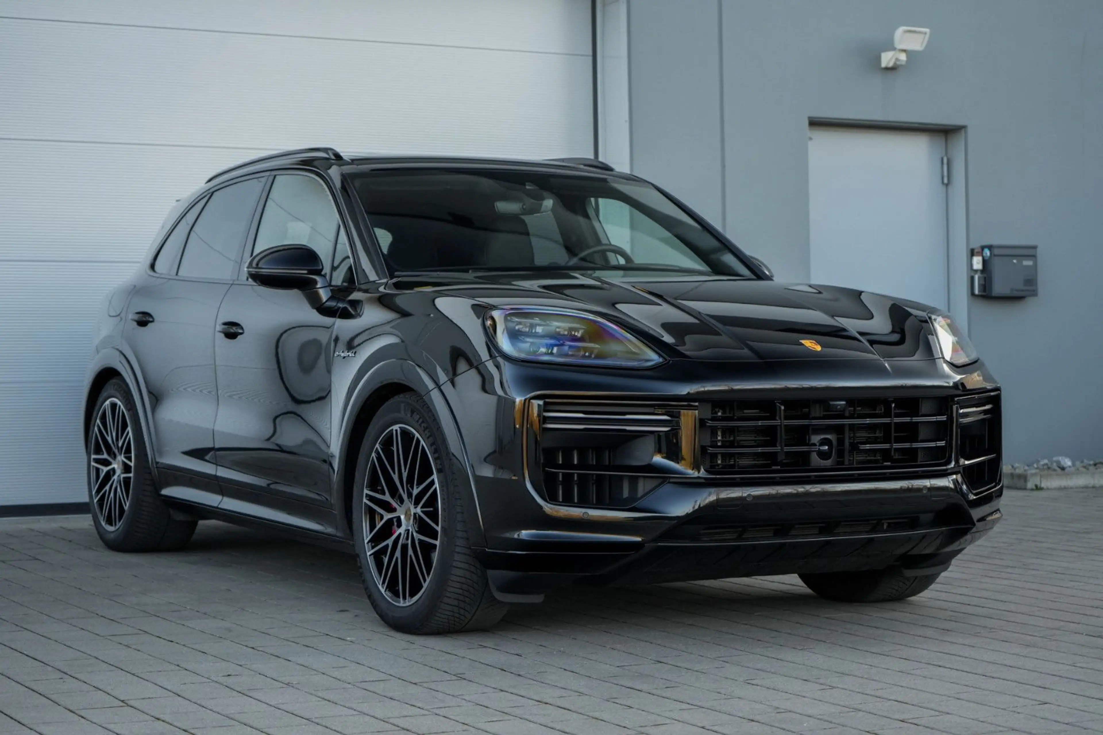 Porsche Cayenne Turbo E-Hybrid — photo 3