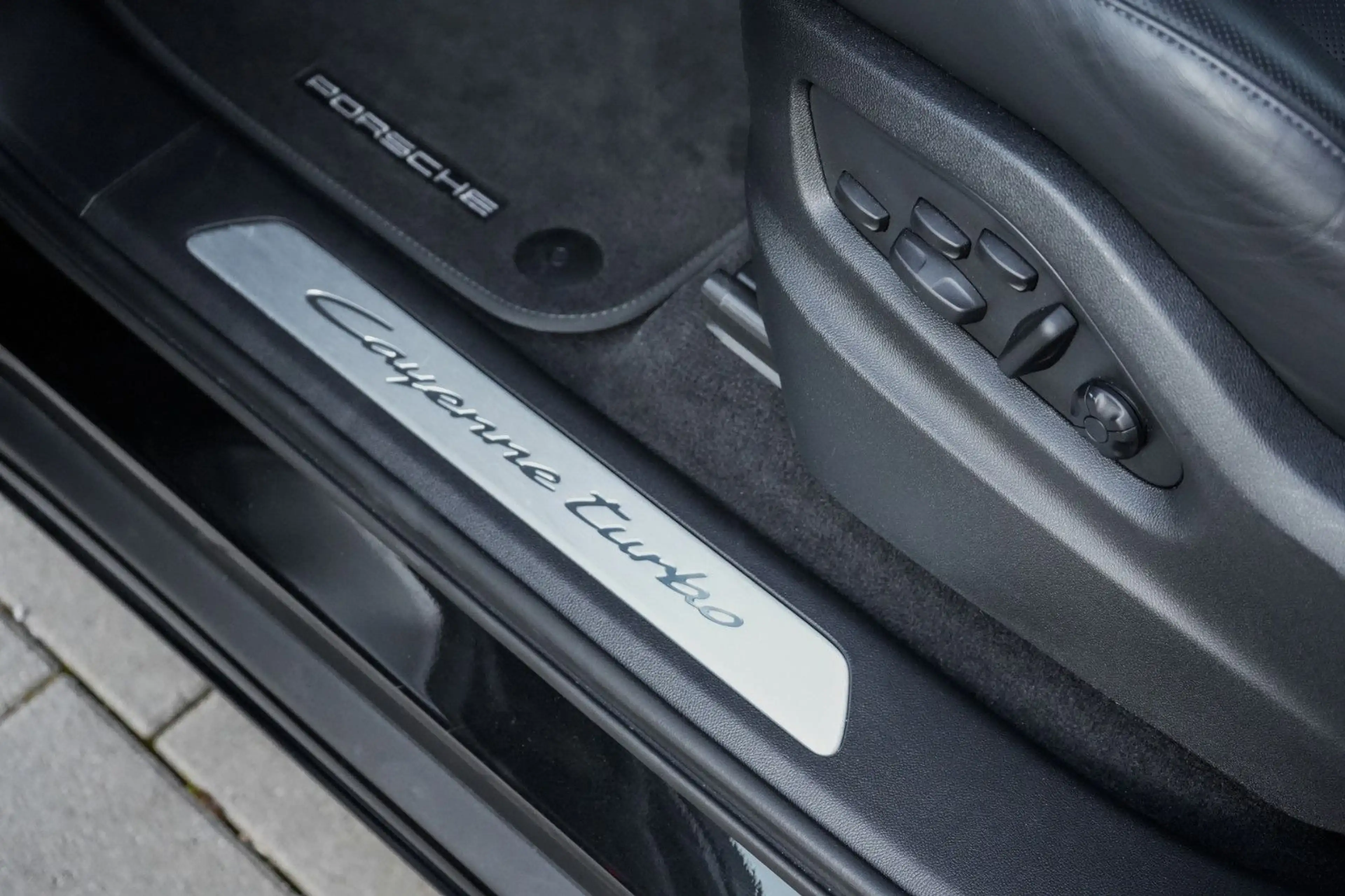 Porsche Cayenne Turbo E-Hybrid — photo 12
